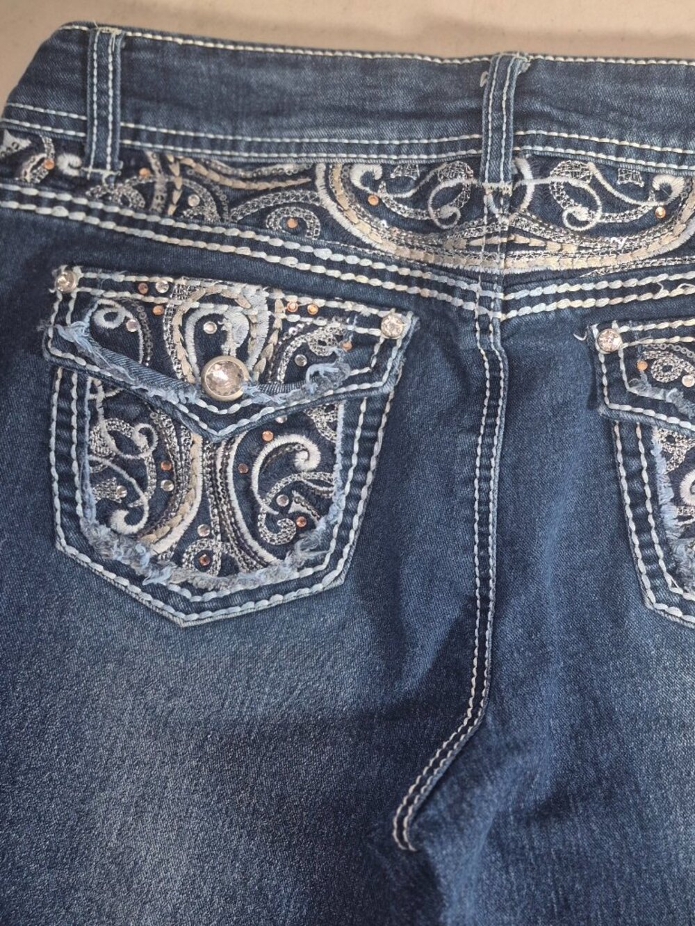 Arizona Jeans Company Bling Jeans, flared cuffs, size 16.5  28" Waist - Picture 15 of 16